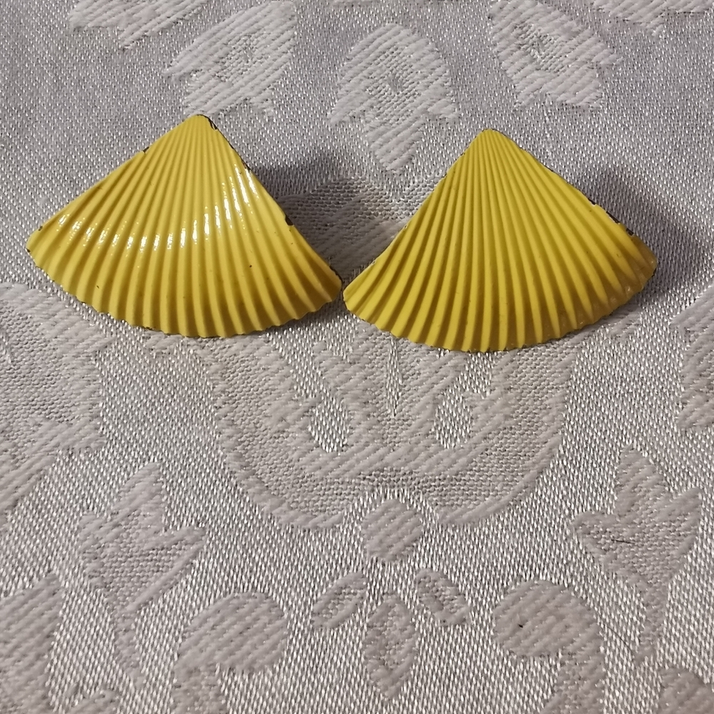 Vintage Yellow Fan Pierced Earrings